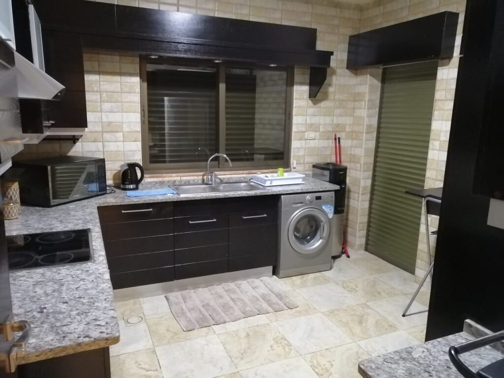 شقة للبيع في دير غبار   داخلي 120+ 120 خارجي